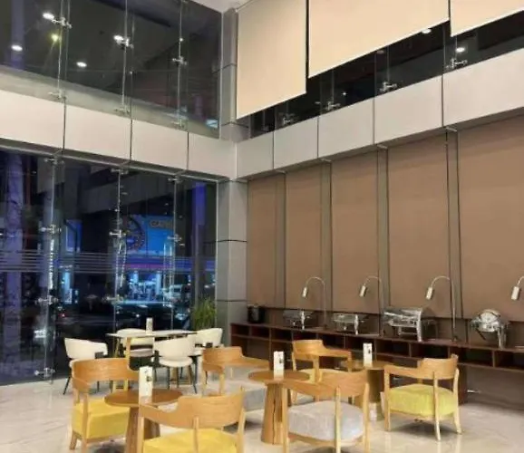 Skyport Paranaque فندق 3*